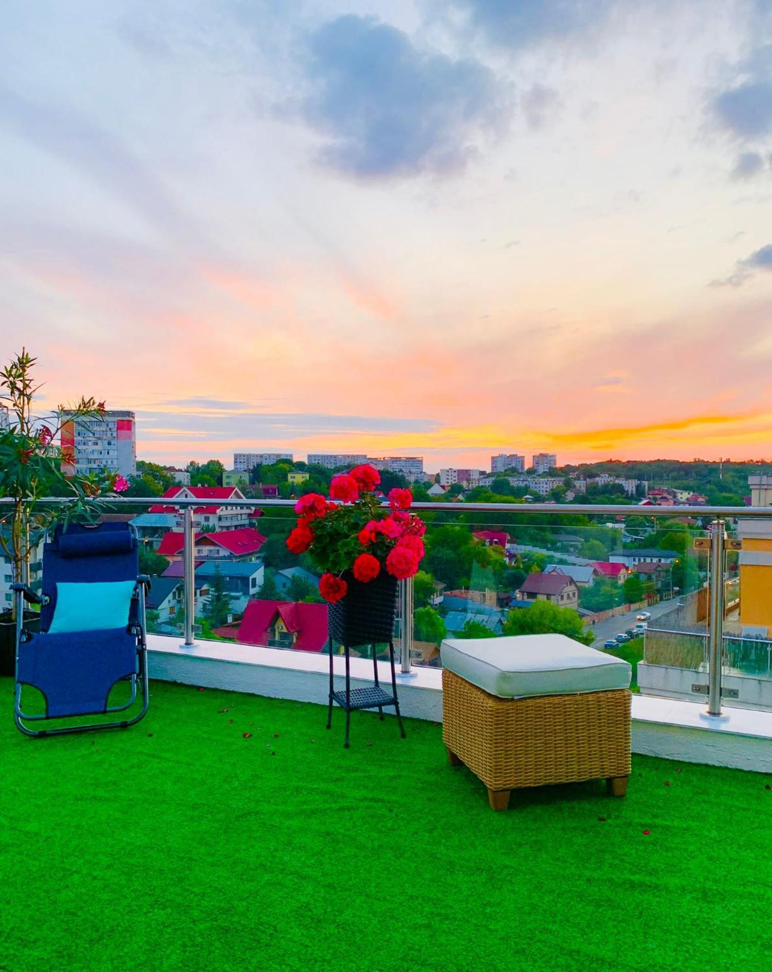 Penthouse View Aeroport Iasi Apartment Ngoại thất bức ảnh