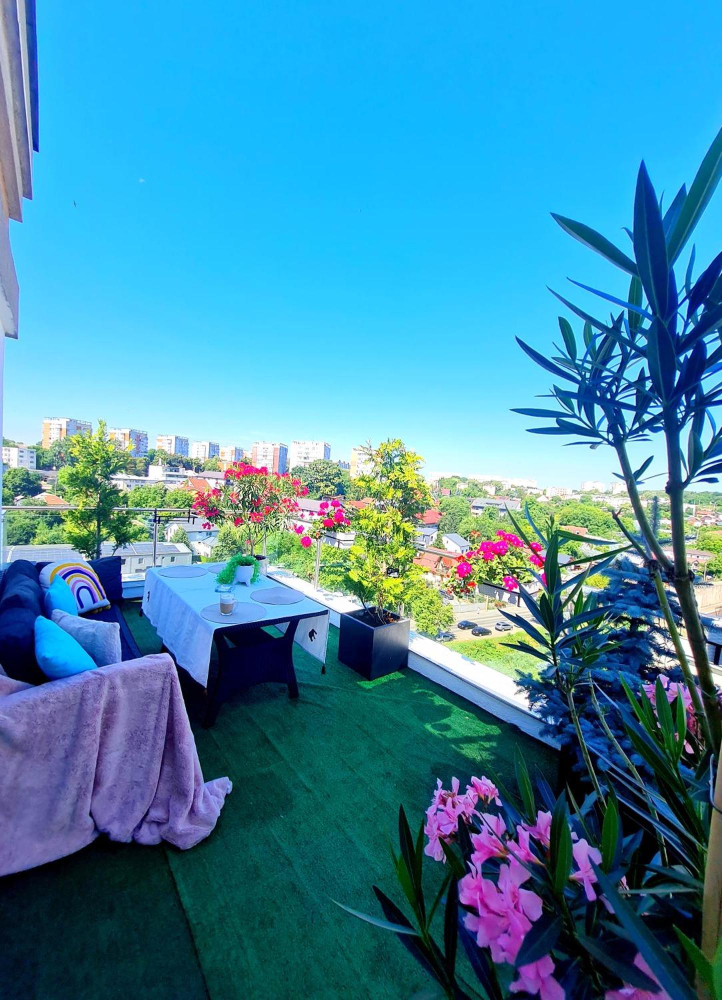 Penthouse View Aeroport Iasi Apartment Ngoại thất bức ảnh