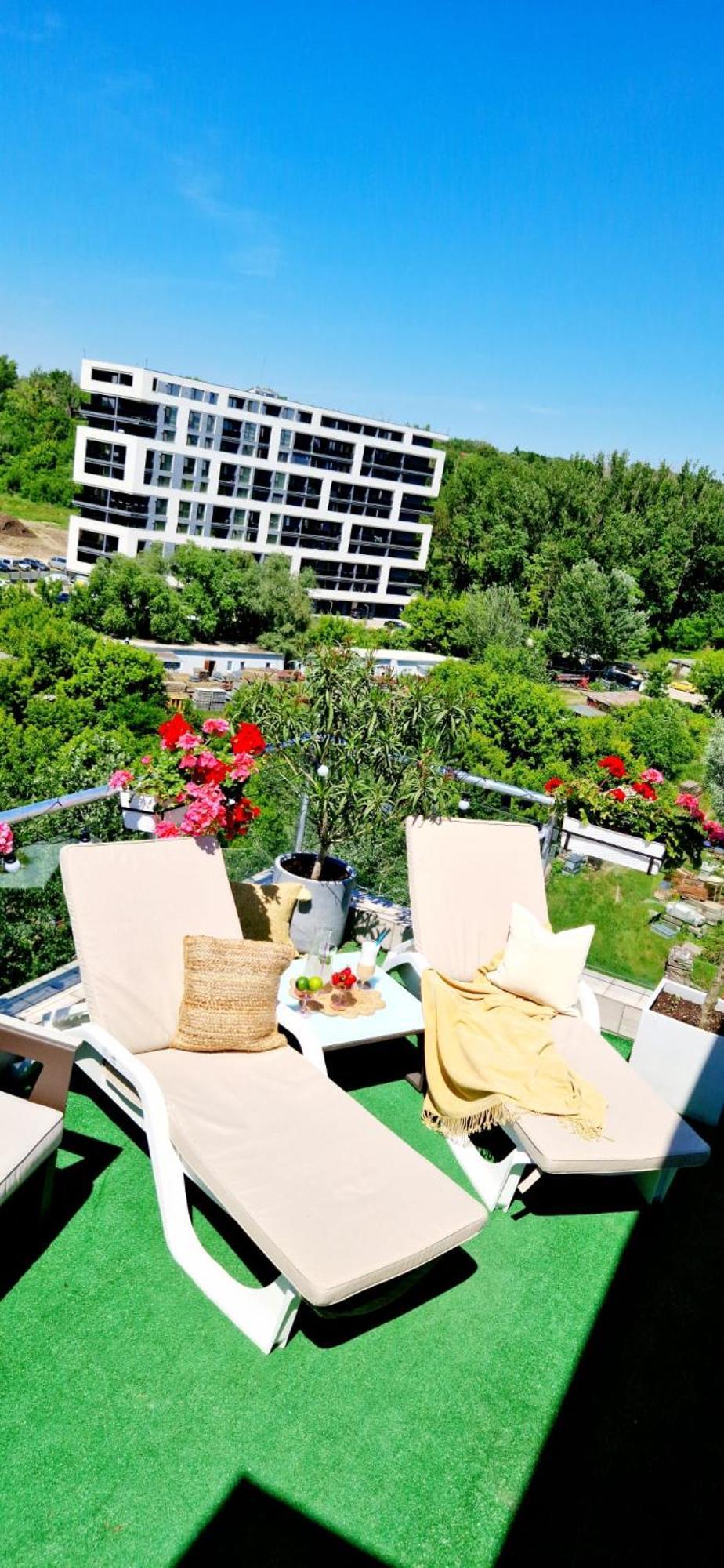 Penthouse View Aeroport Iasi Apartment Ngoại thất bức ảnh